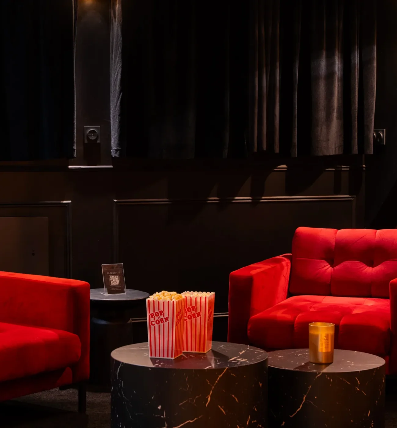 15-loveroom-lorient-salon-home-cinema-ambiance-romantique-morbihan